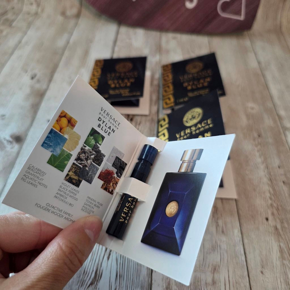 Men's Versace Dylan Blue Cologne 1 ml each - Picture 2 of 2